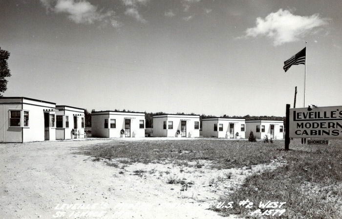 Leveilles Modern Cabins - Old Postcard (newer photo)